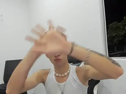 Snapshot of back_thomson chatting on 12/17/25, 09:26 back thomson online show from 12/17/25, 09:26