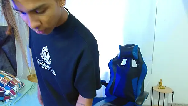 angelll18  online show from 12/19/25, 08:27