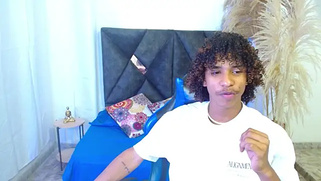 angelll18  online show from 03/17/26, 08:34