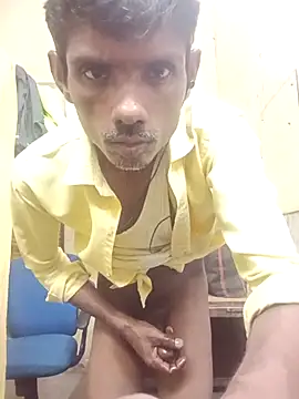 Snapshot of Akash32y chatting on 12/13/25, 07:53 Akash32y online show from 12/13/25, 07:53