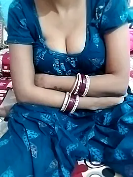 Snapshot of Monika-hot3 chatting on 12/18/25, 04:18 Monika-hot3 online show from 12/18/25, 04:18