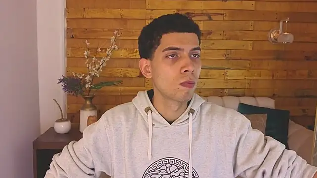 Snapshot of prettyboyy_13 chatting on 12/18/25, 03:12 prettyboyy 13 online show from 12/18/25, 03:12