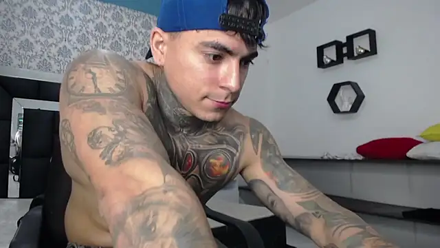 Snapshot of LoganCollins_ chatting on 12/16/25, 12:10 LoganCollins online show from 12/16/25, 12:10