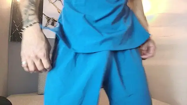 DAVIN 01 online show from 12/16/25, 12:10