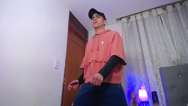 Snapshot of TOMBOYSEXX chatting on 04/04/26, 01:59 TOMBOYSEXX online show from 04/04/26, 01:59