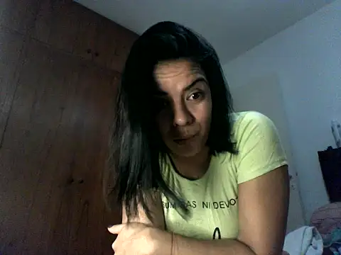 Snapshot of luluclark69 chatting on 04/07/26, 12:11 luluclark69 online show from 04/07/26, 12:11