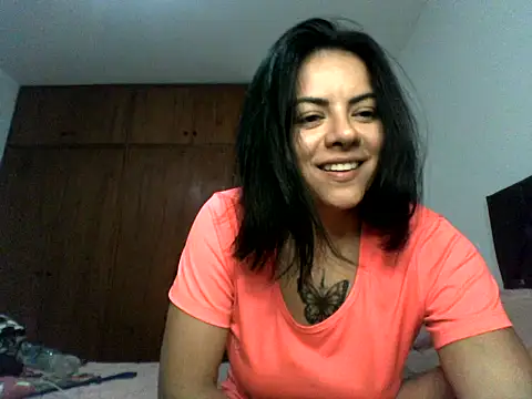 Snapshot of luluclark69 chatting on 04/16/26, 02:23 luluclark69 online show from 04/16/26, 02:23