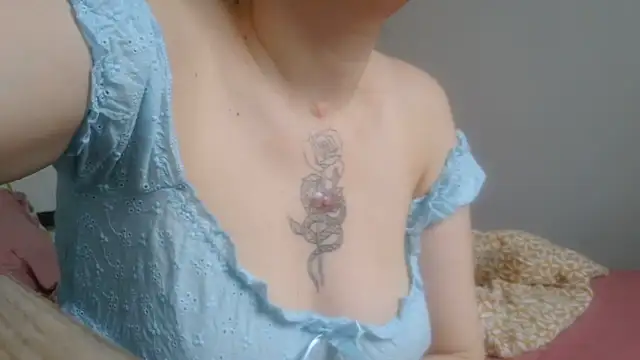 Snapshot of anngelle chatting on 04/04/26, 07:17 anngelle online show from 04/04/26, 07:17