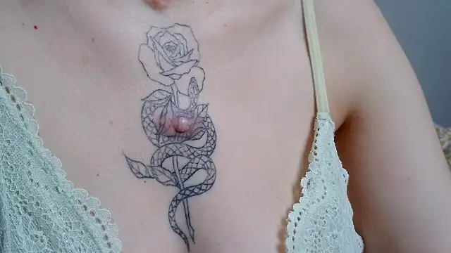 Snapshot of anngelle chatting on 04/21/26, 07:03 anngelle online show from 04/21/26, 07:03