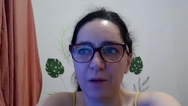 Snapshot of anngelle chatting on 04/22/26, 05:32 anngelle online show from 04/22/26, 05:32