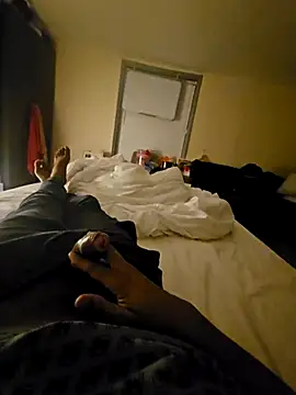 Snapshot of Gnax1 chatting on 12/18/25, 04:46 Gnax1 online show from 12/18/25, 04:46