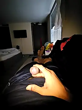 Snapshot of Gnax1 chatting on 01/19/26, 09:24 Gnax1 online show from 01/19/26, 09:24