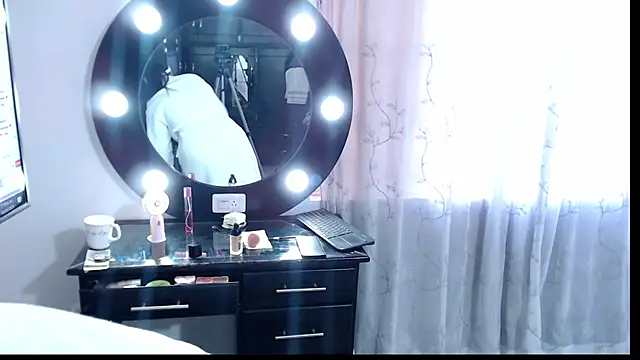 Snapshot of Naomy_Mature chatting on 03/10/26, 12:10 Naomy Mature online show from 03/10/26, 12:10