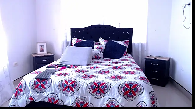 Snapshot of Naomy_Mature chatting on 04/01/26, 12:39 Naomy Mature online show from 04/01/26, 12:39