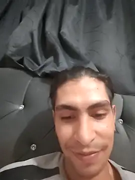 Snapshot of Latin_charming chatting on 12/14/25, 02:17 Latin charming online show from 12/14/25, 02:17