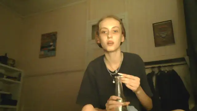 Snapshot of lilahandclancy chatting on 12/14/25, 01:05 lilahandclancy online show from 12/14/25, 01:05