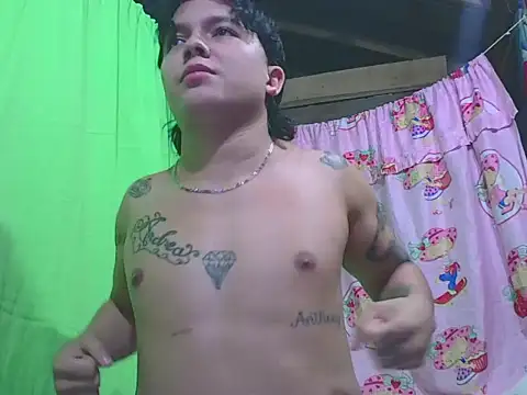 Snapshot of ADAM-DRIVER chatting on 12/17/25, 04:51 ADAM-DRIVER online show from 12/17/25, 04:51