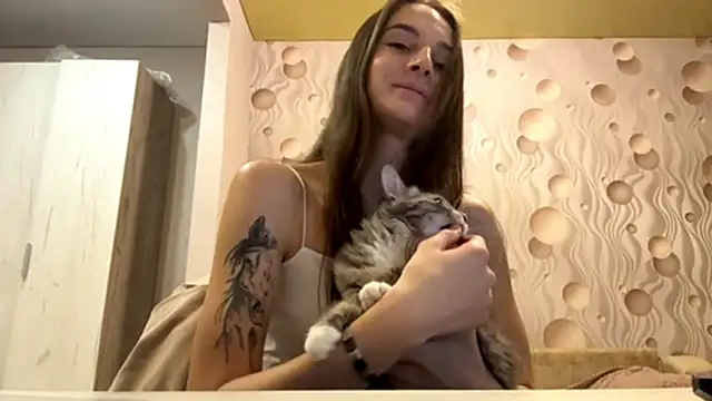 Snapshot of YolondaLillie chatting on 12/14/25, 10:42 YolondaLillie online show from 12/14/25, 10:42