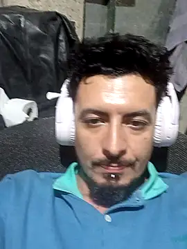 Snapshot of Tincho29 chatting on 12/14/25, 12:10 Tincho29 online show from 12/14/25, 12:10