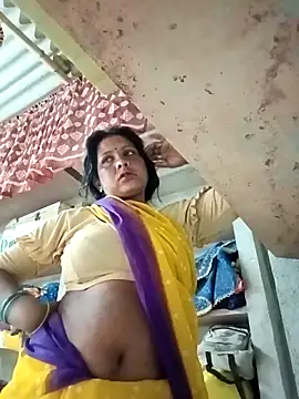 Snapshot of Shreya_pandit chatting on 04/23/26, 12:45 Shreya pandit online show from 04/23/26, 12:45
