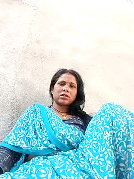 Snapshot of Shreya_pandit chatting on 04/28/26, 02:27 Shreya pandit online show from 04/28/26, 02:27