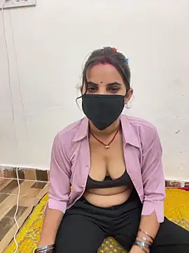 Snapshot of Pooja_Love143 chatting on 04/01/26, 01:41 Pooja Love143 online show from 04/01/26, 01:41