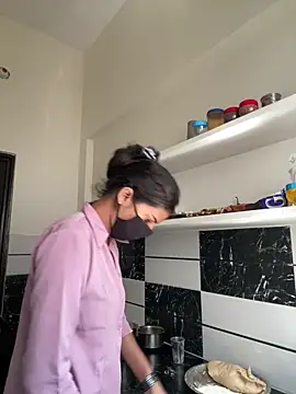 Snapshot of Pooja_Love143 chatting on 04/05/26, 05:48 Pooja Love143 online show from 04/05/26, 05:48