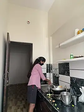 Snapshot of Pooja_Love143 chatting on 04/06/26, 05:41 Pooja Love143 online show from 04/06/26, 05:41