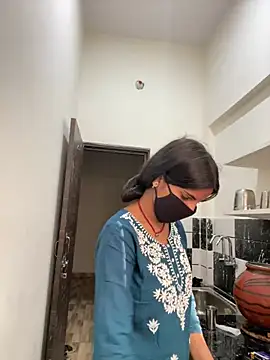 Snapshot of Pooja_Love143 chatting on 04/15/26, 03:24 Pooja Love143 online show from 04/15/26, 03:24