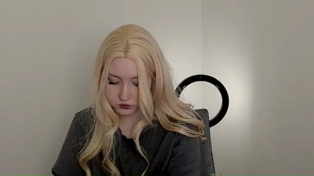 Snapshot of Stella_MoonLight chatting on 12/20/25, 04:36 Stella MoonLight online show from 12/20/25, 04:36