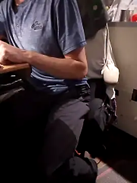 Snapshot of Quebec46 chatting on 04/14/26, 09:43 Quebec46 online show from 04/14/26, 09:43