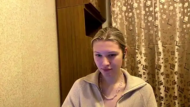 Snapshot of SkyeDavis chatting on 12/20/25, 07:21 SkyeDavis online show from 12/20/25, 07:21