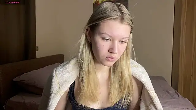 Snapshot of SkyeDavis chatting on 02/04/26, 06:36 SkyeDavis online show from 02/04/26, 06:36