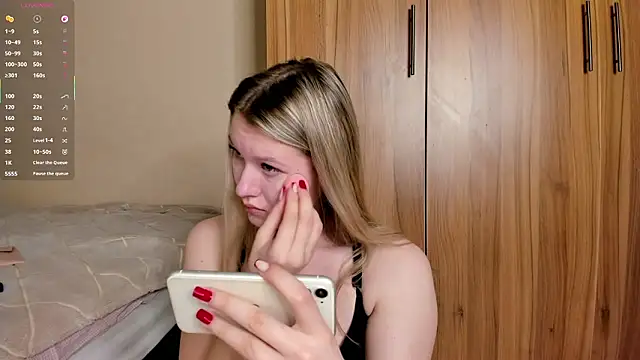 Snapshot of SkyeDavis chatting on 03/11/26, 01:06 SkyeDavis online show from 03/11/26, 01:06