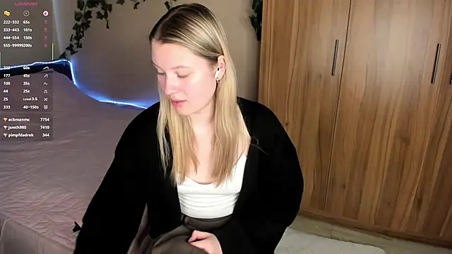 Snapshot of SkyeDavis chatting on 03/26/26, 01:06 SkyeDavis online show from 03/26/26, 01:06