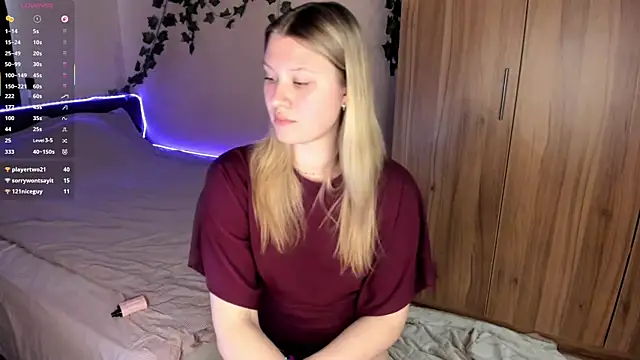 Snapshot of SkyeDavis chatting on 04/22/26, 01:12 SkyeDavis online show from 04/22/26, 01:12