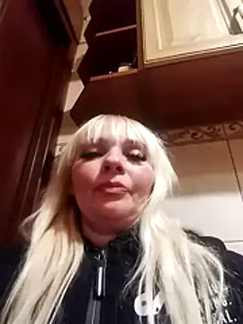 Snapshot of MirandaStar462 chatting on 12/15/25, 04:33 MirandaStar462 online show from 12/15/25, 04:33