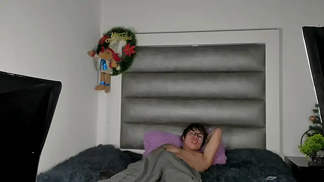 Snapshot of demionix_js chatting on 12/16/25, 05:45 demionix js online show from 12/16/25, 05:45