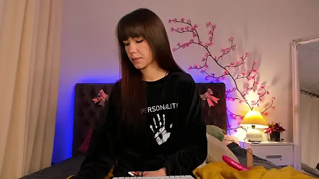 Snapshot of MilanaHotts chatting on 02/06/26, 06:29 MilanaHotts online show from 02/06/26, 06:29