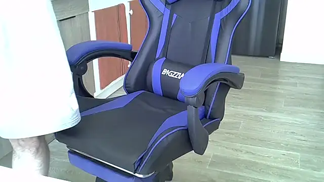 Snapshot of Zetros_15 chatting on 03/19/26, 12:20 Zetros 15 online show from 03/19/26, 12:20