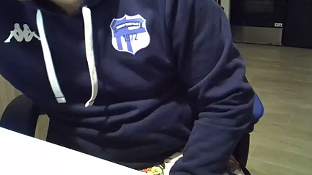 Snapshot of Zetros_15 chatting on 04/05/26, 11:13 Zetros 15 online show from 04/05/26, 11:13