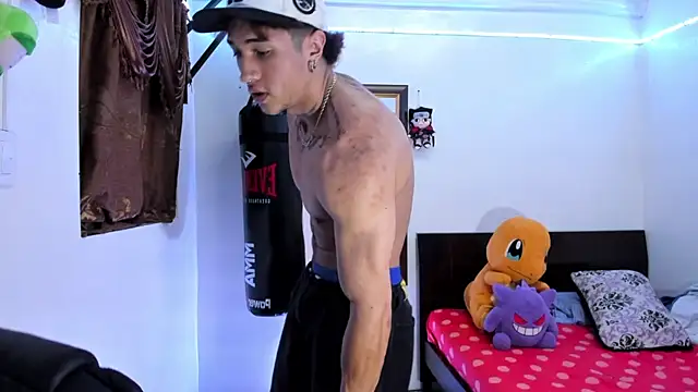 Snapshot of Bull__fit chatting on 05/28/26, 04:54 Bull fit online show from 05/28/26, 04:54