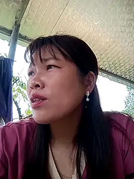 Snapshot of May-Ne chatting on 04/05/26, 04:42 May-Ne online show from 04/05/26, 04:42