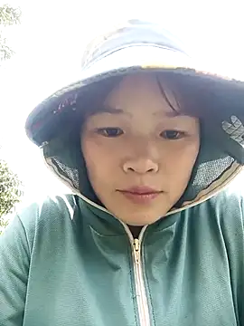 Snapshot of May-Ne chatting on 04/28/26, 02:49 May-Ne online show from 04/28/26, 02:49