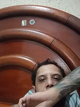 Snapshot of nando_33 chatting on 05/16/26, 10:36 nando 33 online show from 05/16/26, 10:36