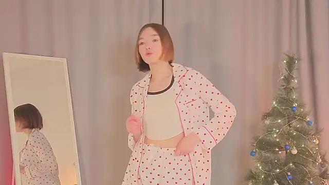 Snapshot of Leyla_crsh chatting on 12/16/25, 06:18 Leyla crsh online show from 12/16/25, 06:18