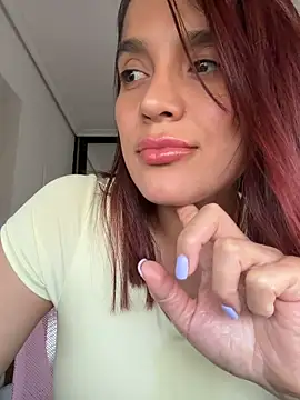 Snapshot of lara_beker chatting on 04/05/26, 05:43 lara beker online show from 04/05/26, 05:43