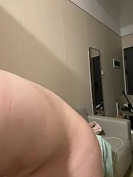 Snapshot of mengmeng776 chatting on 04/12/26, 12:48 mengmeng776 online show from 04/12/26, 12:48