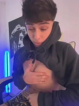 Snapshot of lian_fooxx chatting on 04/01/26, 04:13 lian fooxx online show from 04/01/26, 04:13