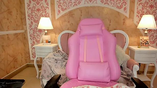 Snapshot of Saakura chatting on 12/17/25, 08:37 Saakura online show from 12/17/25, 08:37